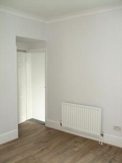 3 bedroom terraced house to rent, Richmond Road, Gillingham ME7