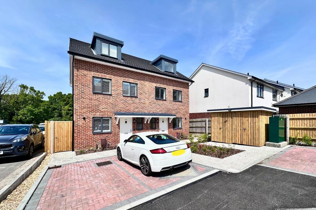 280 Lymington Road, Highcliffe... 3 bed semidetached house for sale