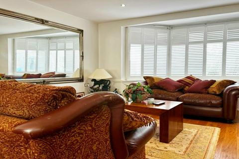 4 bedroom terraced house to rent - London, NW2