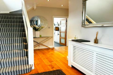 4 bedroom terraced house to rent - London, NW2