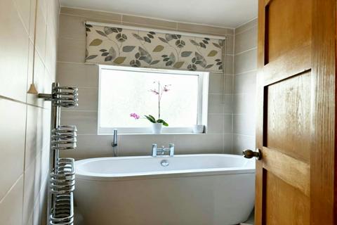 4 bedroom terraced house to rent - London, NW2