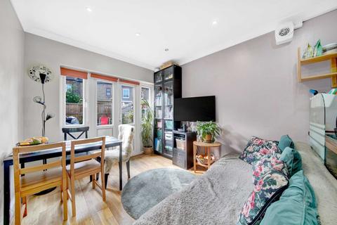 2 bedroom flat for sale, Cavendish Drive, Leytonstone