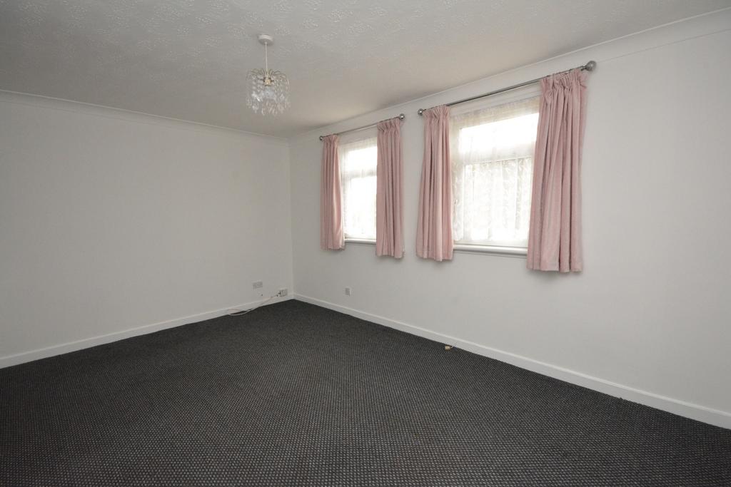 Falkirk Road, Larbert, Stirlingshire, FK5 3AF 1 bed flat for sale £65,000