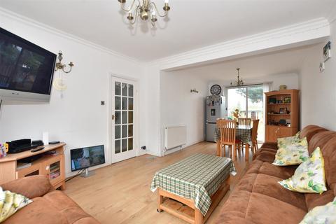 3 bedroom end of terrace house for sale, Applegarth Drive, Newbury Park, Ilford, Essex