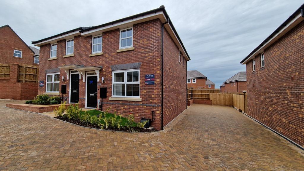 Martin Drive, Stafford... 3 bed semidetached house £1,255 pcm (£290 pw)