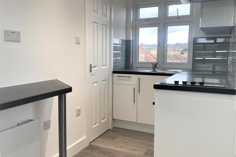 Studio to rent, Station Road, Mill Hill NW7