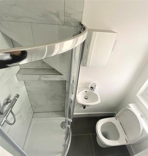 Studio to rent, Station Road, Mill Hill NW7