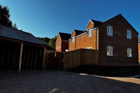 4 bedroom detached house for sale, Tilsdown Gardens, Dursley, GL11 5QH