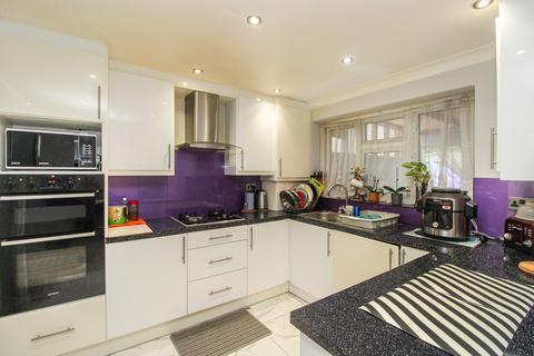4 bedroom terraced house for sale, Colwyn Close, Crawley, West Sussex. RH11 8TF