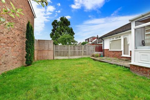 10 Lee Gardens Avenue, Hornchurch, RM11 3BA