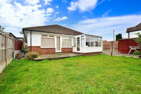 10 Lee Gardens Avenue, Hornchurch, RM11 3BA