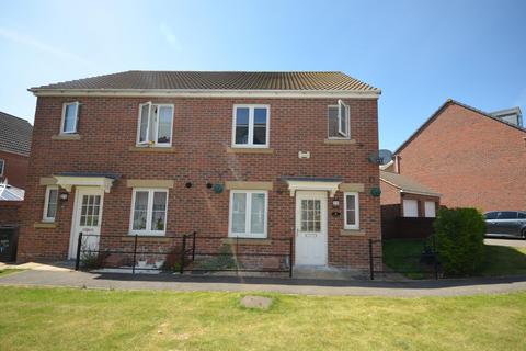 3 bedroom terraced house to rent, Lapwing Close, Corby, NN18