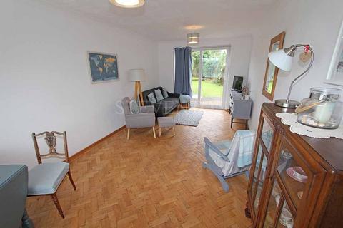 3 bedroom semi-detached house for sale - Windmill Crescent, Castlecroft, Wolverhampton, WV3