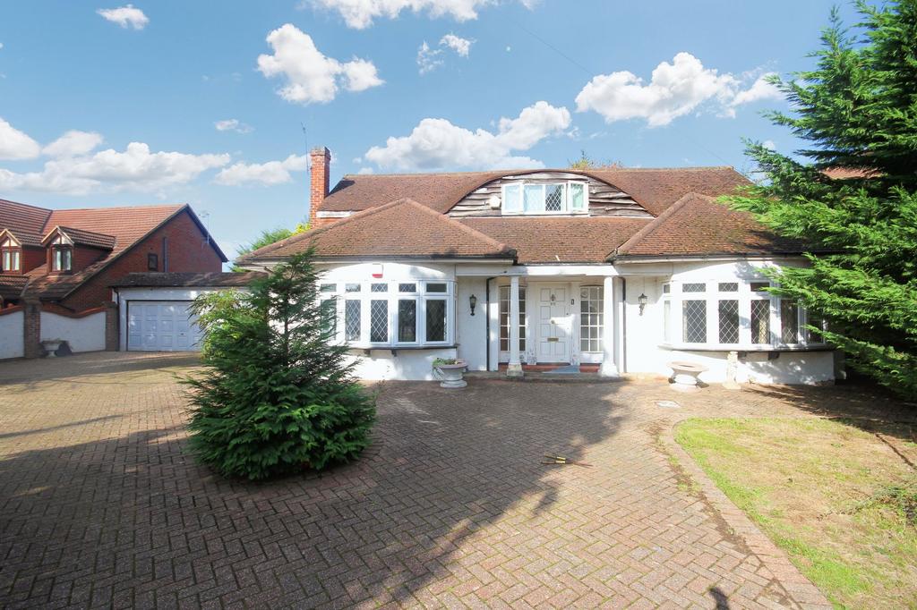 Long Lane, Ickenham, UB10 5 bed detached house £3,500 pcm (£808 pw)