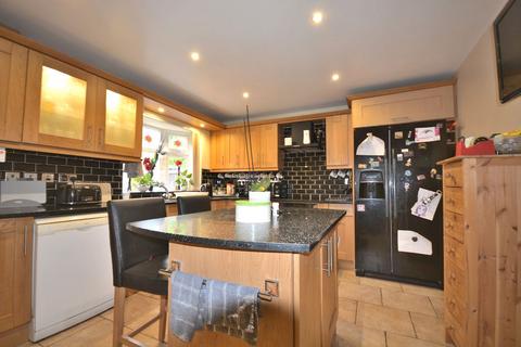 15 Walnut Tree Gardens, Nottingham, NG6 7DB