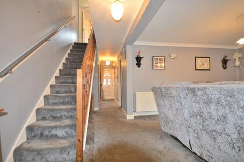 15 Walnut Tree Gardens, Nottingham, NG6 7DB