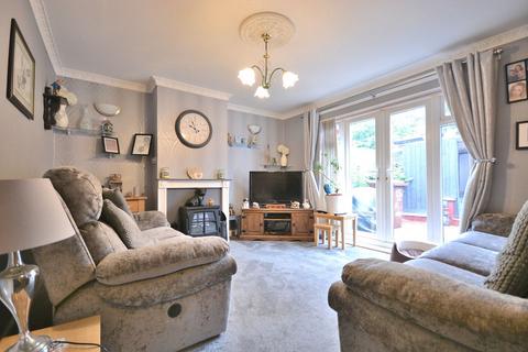 15 Walnut Tree Gardens, Nottingham, NG6 7DB