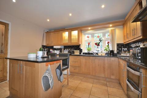 15 Walnut Tree Gardens, Nottingham, NG6 7DB