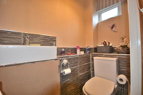 15 Walnut Tree Gardens, Nottingham, NG6 7DB