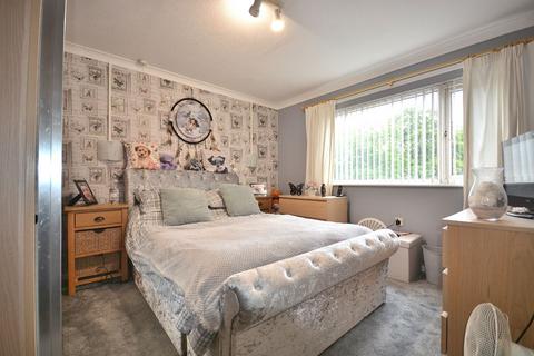 15 Walnut Tree Gardens, Nottingham, NG6 7DB