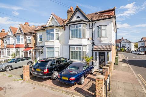 5 bedroom end of terrace house for sale, Thornsbeach Road, Catford, London, SE6