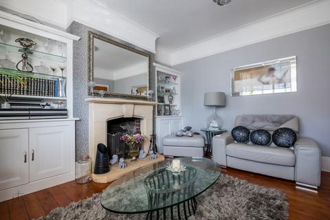 5 bedroom end of terrace house for sale, Thornsbeach Road, Catford, London, SE6