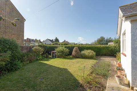 2 bedroom detached bungalow for sale - Mill Row, Birchington, CT7