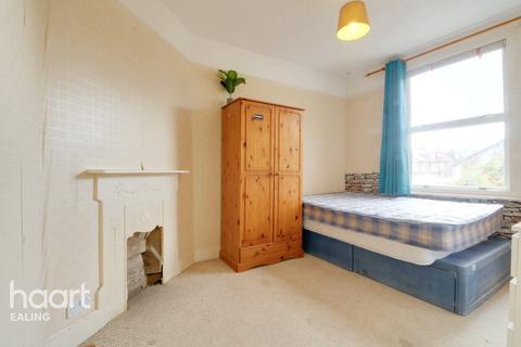 3 bedroom terraced house for sale - Derwent Road, London