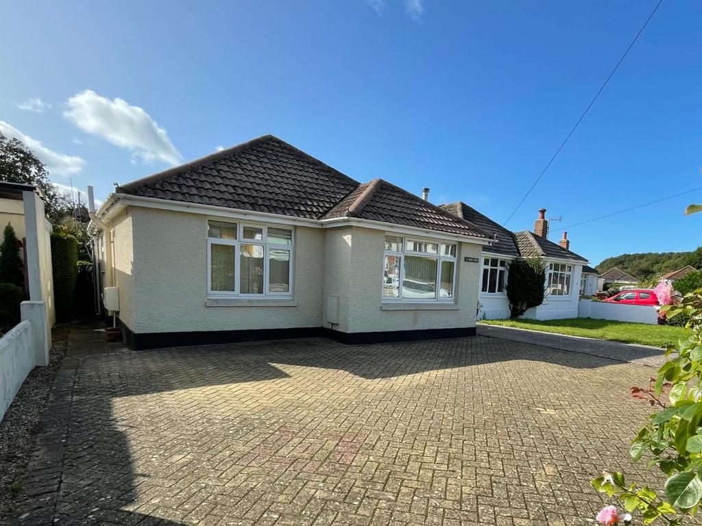 Mead Road, Weymouth 2 bed detached bungalow for sale £325,000