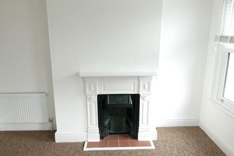 2 bedroom flat to rent - West Heath Road, London SE2