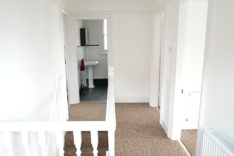 2 bedroom flat to rent - West Heath Road, London SE2