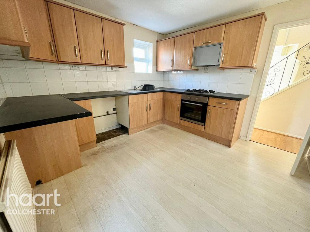 Roach Vale, Colchester 3 bed detached house £325,000