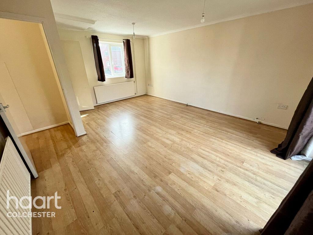 Roach Vale, Colchester 3 bed detached house £325,000