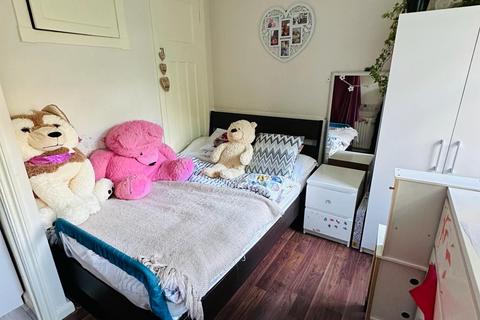 2 bedroom maisonette for sale, Shelly Close, UB6 8RT