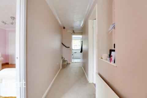 4 bedroom detached house for sale, Kilowan Close, Basildon