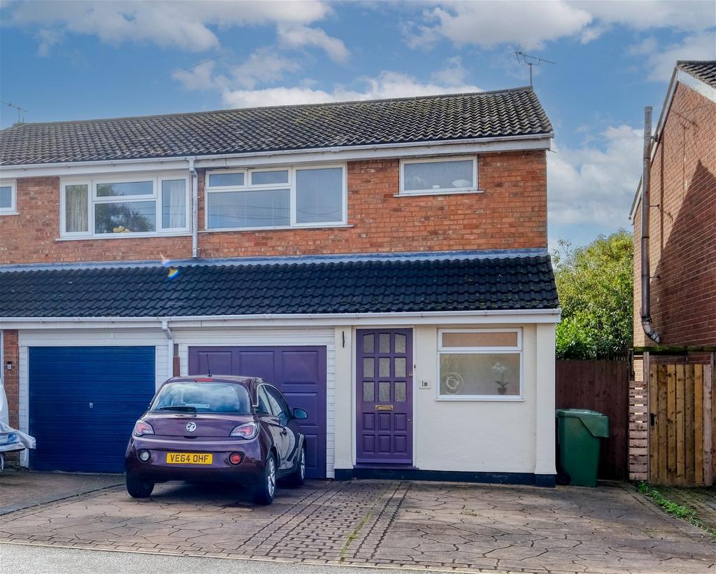 Springs Avenue, Catshill, Bromsgrove, B61 0NU 3 bed semidetached house