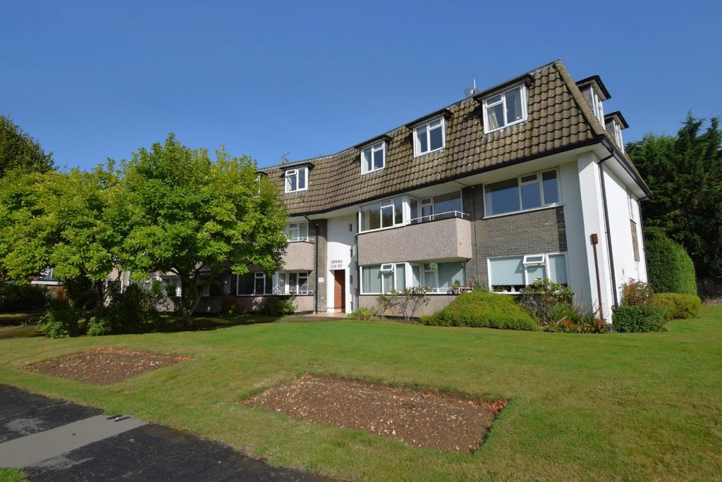 The Fairway, Burnham, SL1 2 bed apartment for sale £300,000