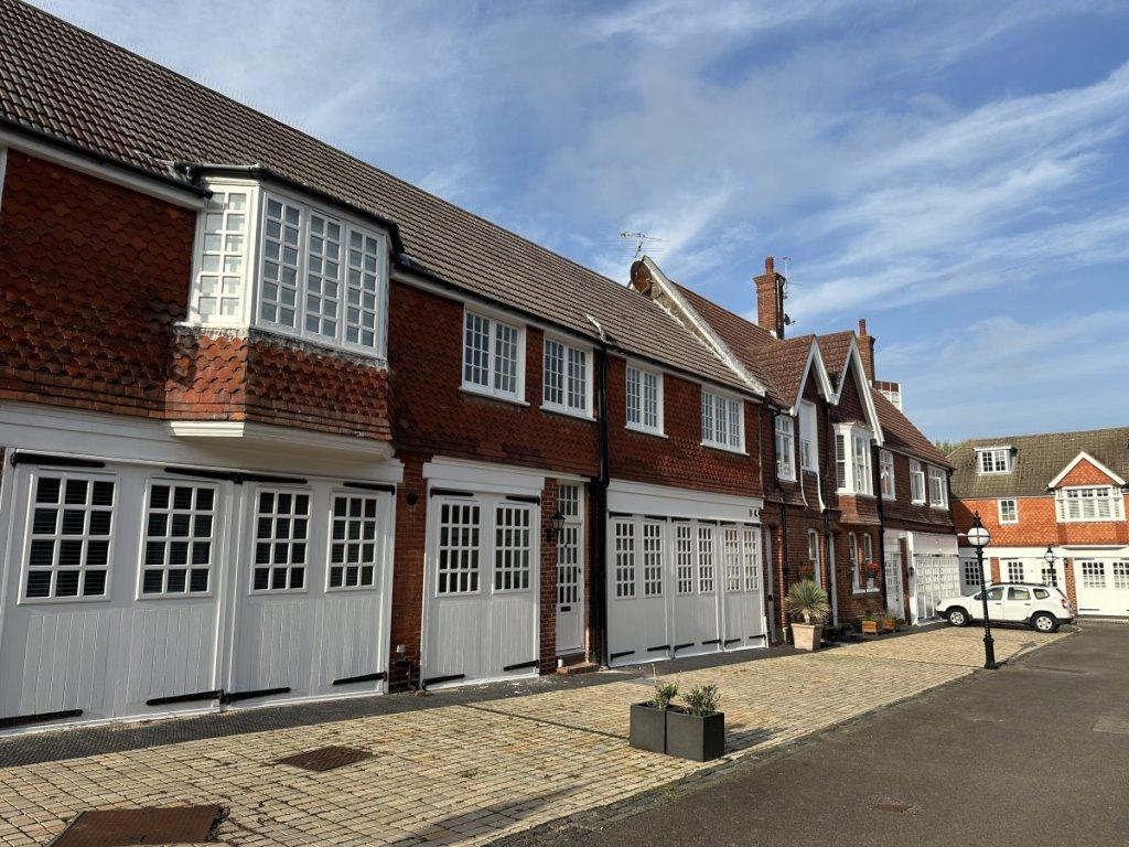 De Walden Mews, Prime Meads 3 bed mews £1,795 pcm (£414 pw)