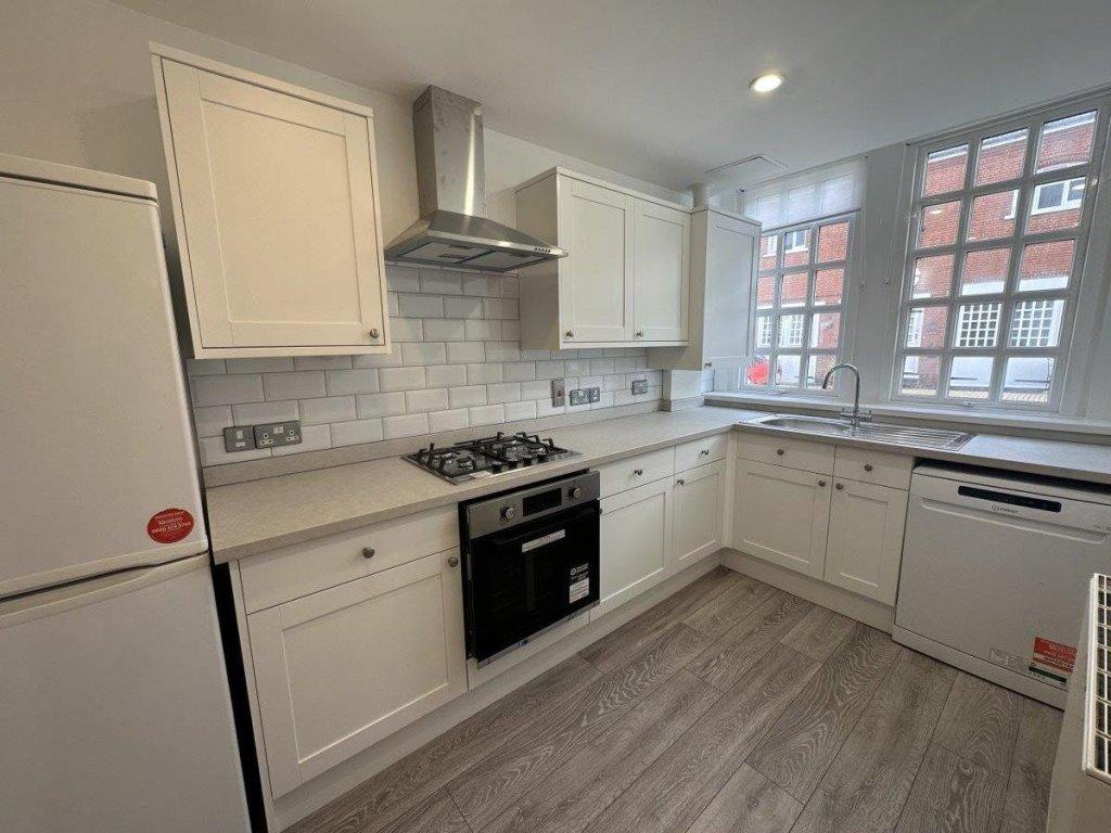 De Walden Mews, Prime Meads 3 bed mews £1,795 pcm (£414 pw)