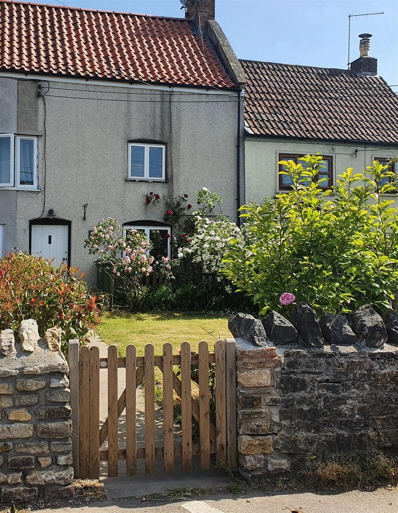 Wick Road, Sutton 2 bed terraced house to rent £1,100 pcm (£254 pw)