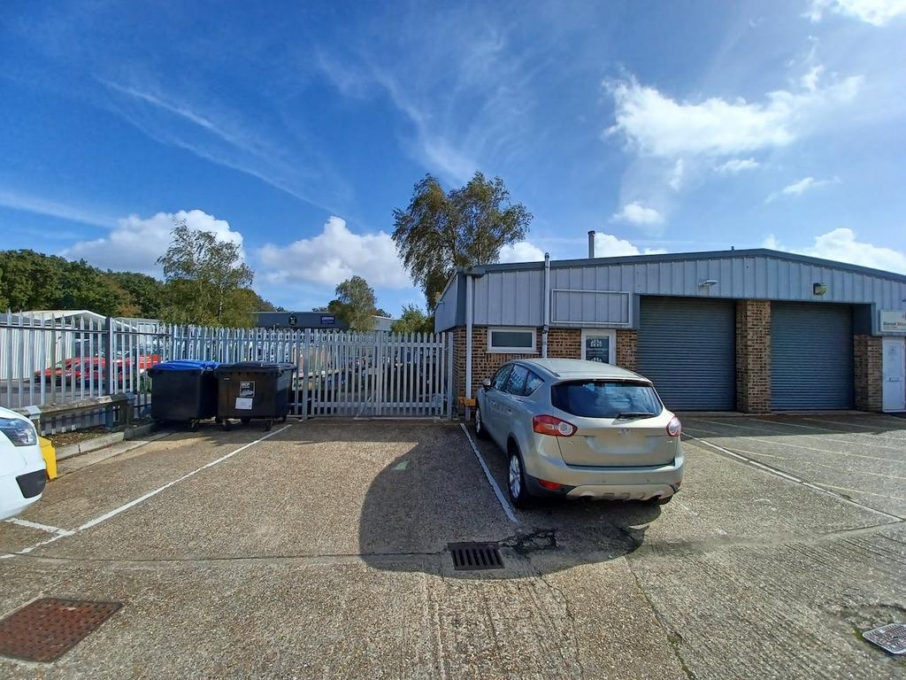 Unit 7 West Howe Industrial Estate, Elliott Road, Bournemouth, BH11 8JX Warehouse to rent £