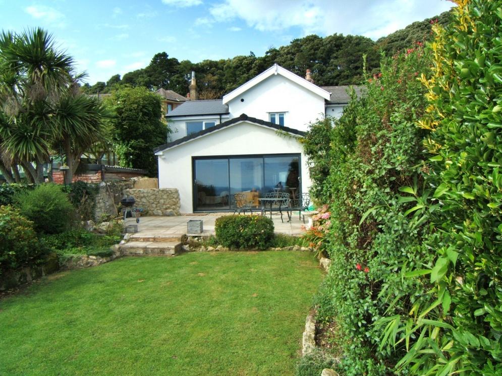 Mitchell Avenue, Ventnor PO38 3 bed end of terrace house for sale £