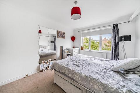 18 Chantry Close, Sunbury-on-thames, TW16 7TH