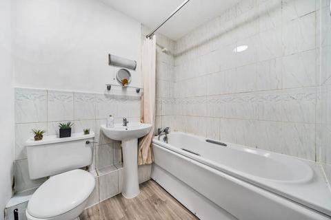 18 Chantry Close, Sunbury-on-thames, TW16 7TH