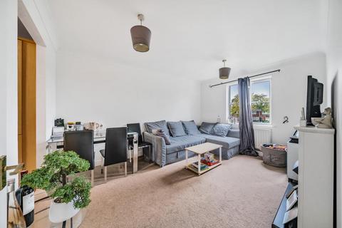 18 Chantry Close, Sunbury-on-thames, TW16 7TH
