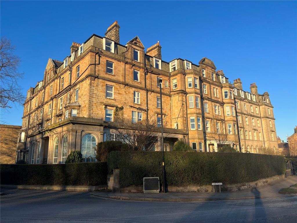 Prince Of Wales Mansions, York Place, Harrogate, North Yorkshire, HG1 2 bed apartment to rent