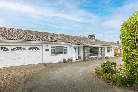 5 bedroom detached bungalow to rent, Forest Road, Forest, Guernsey