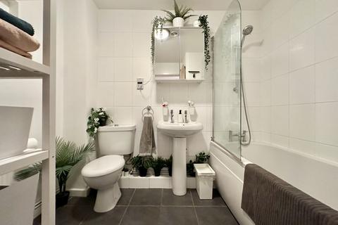 Flat 6, 10 Calypso Crescent, London, SE15 6GE