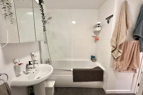 Flat 6, 10 Calypso Crescent, London, SE15 6GE
