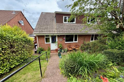 Semi-detached house - Vuefield Hill, St Thomas, EX2